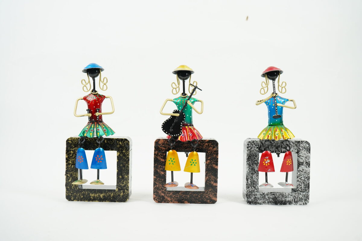 Mini Doll Wooden Stand Set Of 3 - Image 4