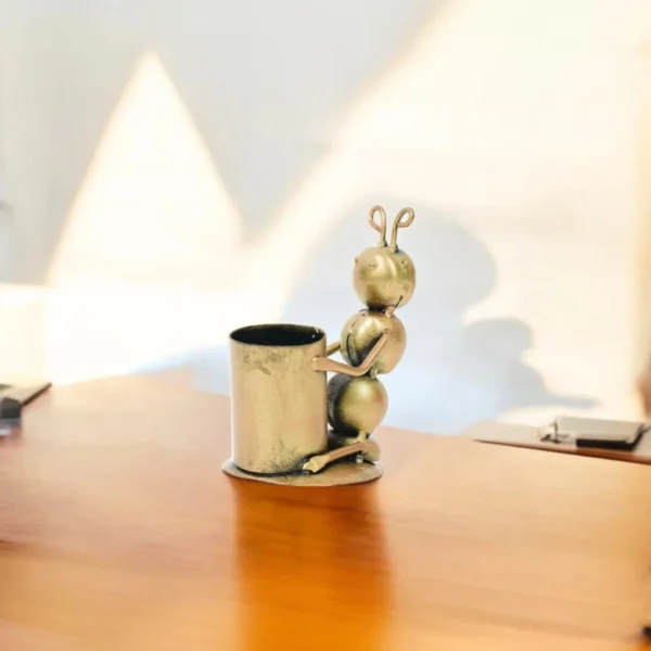 Mini Ant Pen Stand