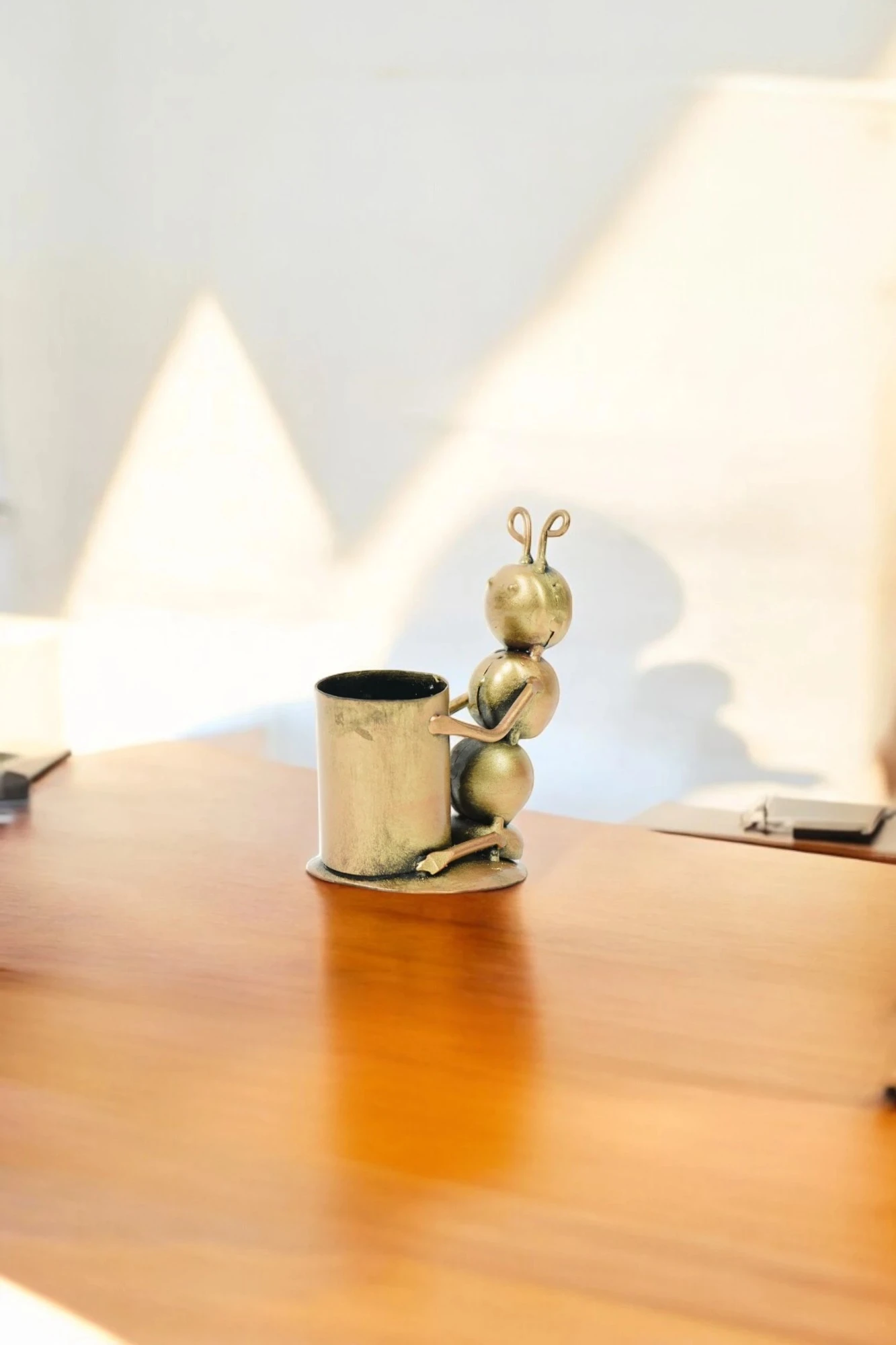 Mini Ant Pen Stand