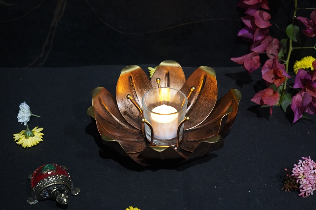 ART-J047 LIVE Iron T- Lite Lotus - Image 1