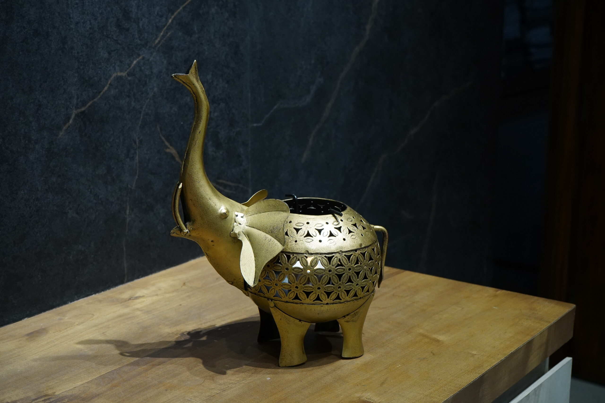 Iron Trunk Up T Lite Elephant Daisy Lota SML