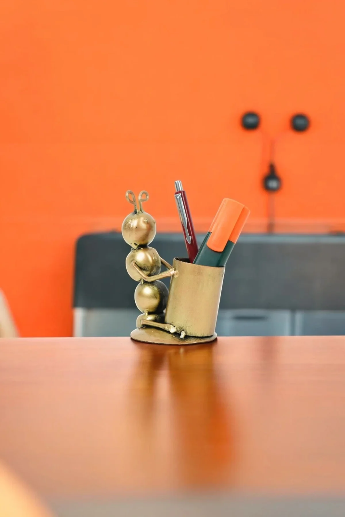 Mini Ant Pen Stand - Image 3